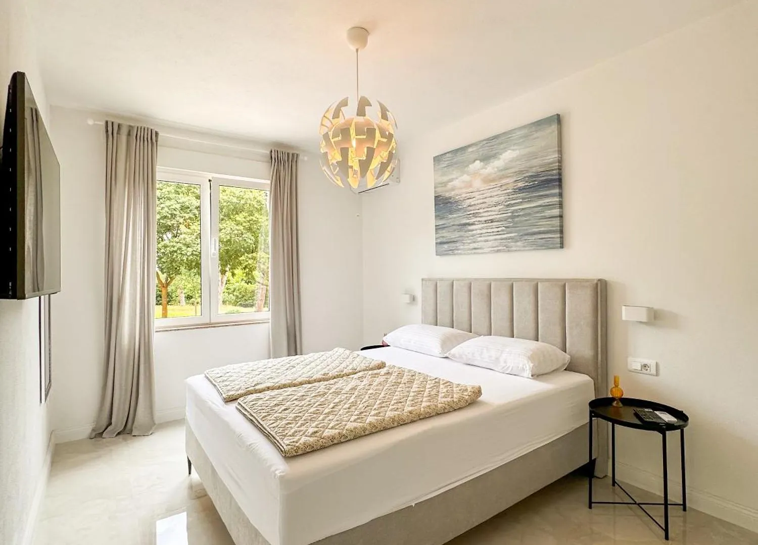 Deluxe Twin Suite Sunshine City زادار