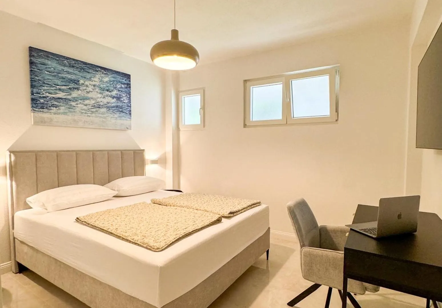 Deluxe Twin Suite Sunshine City زادار