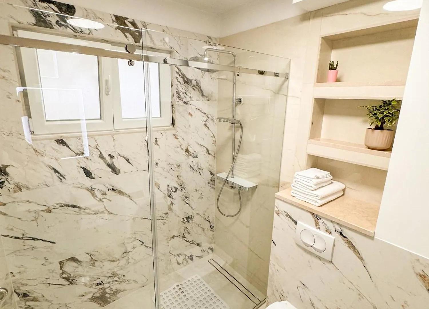 Deluxe Twin Suite Sunshine City زادار 0*,